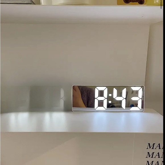 Mirror clock - Picture 4 of 6